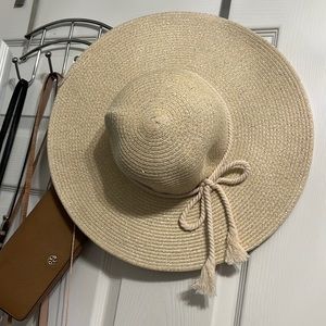 Dry goods NWT sun hat